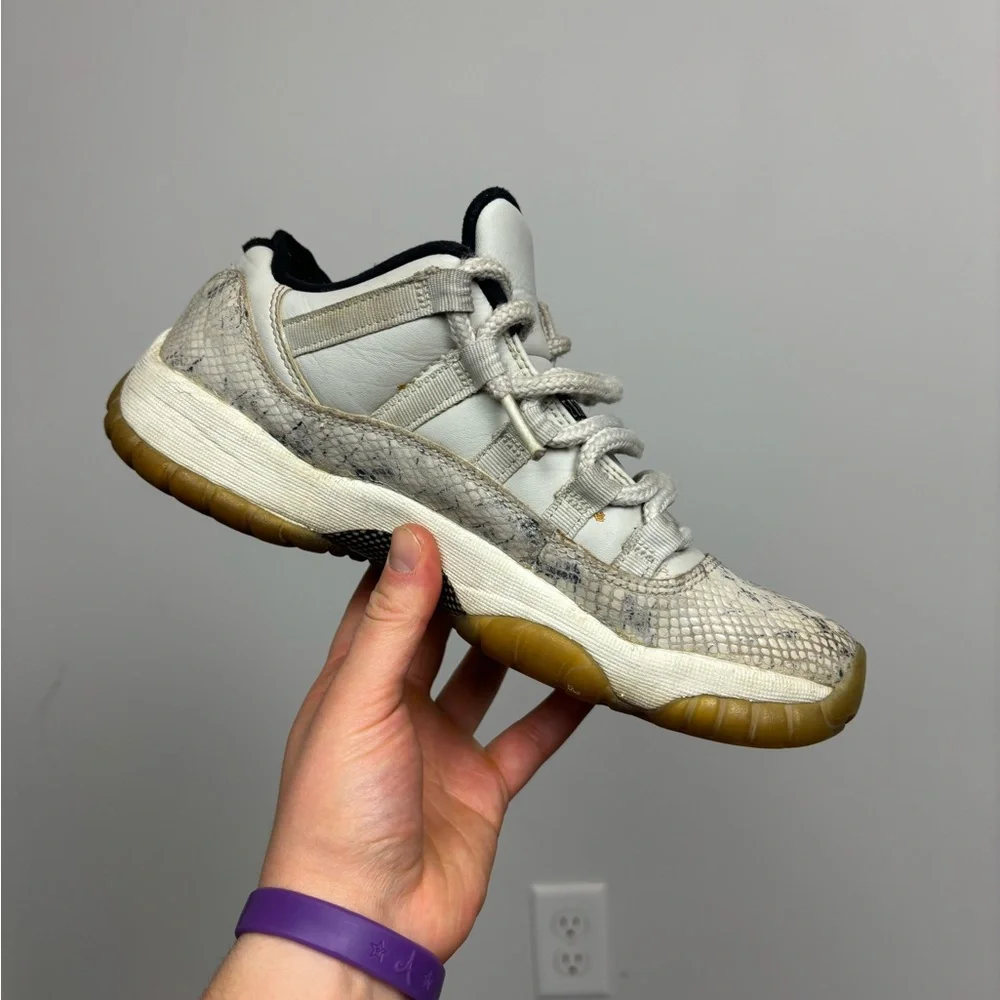 Nike Air‎ Jordan 11 XI Retro Low Light Bone Snakeskin Size 6.5Y Sneakers